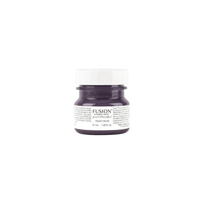 Tester-sized jar of Fusion Mineral Paint in Velvet Plum on a white background